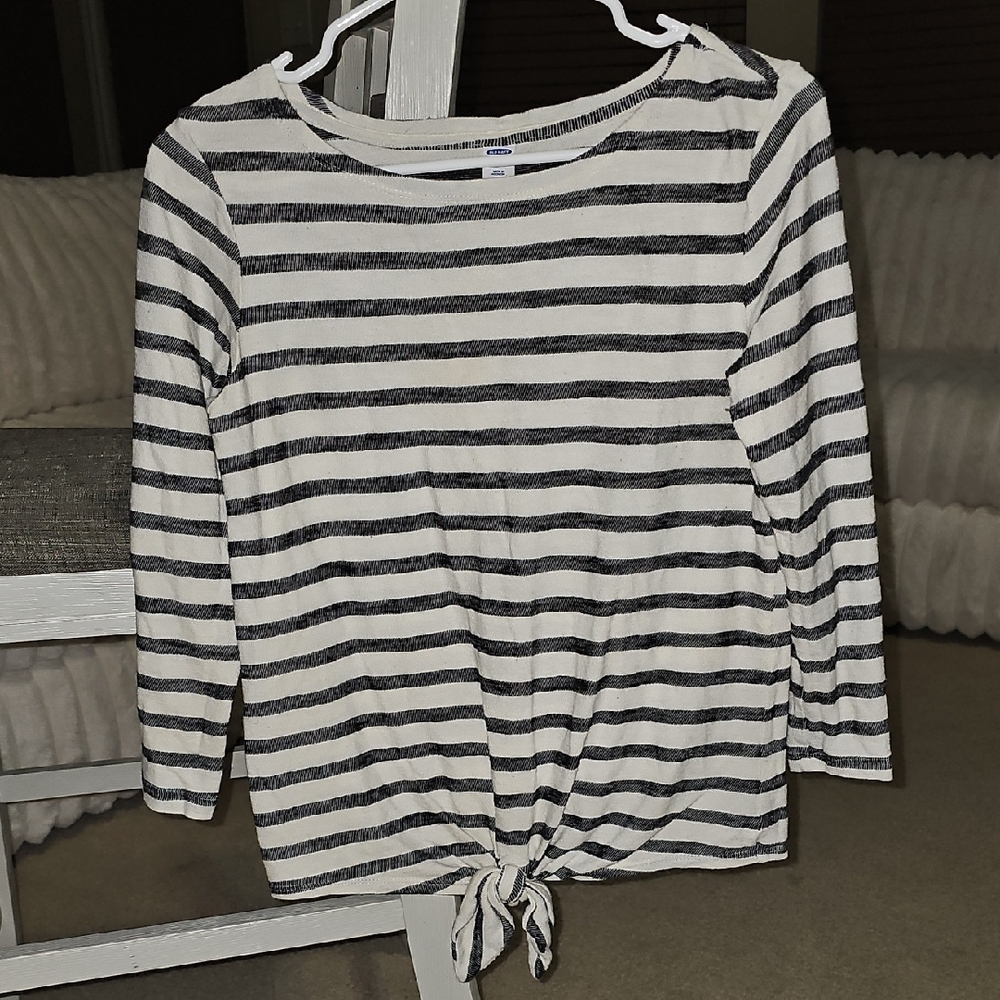 Old Navy Black and White Striped Mid Sleeve Top ⚡️